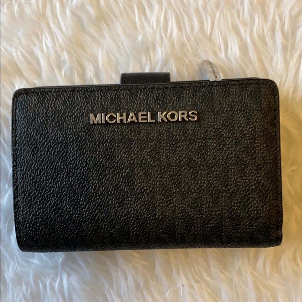Michael kors nwot small wallet